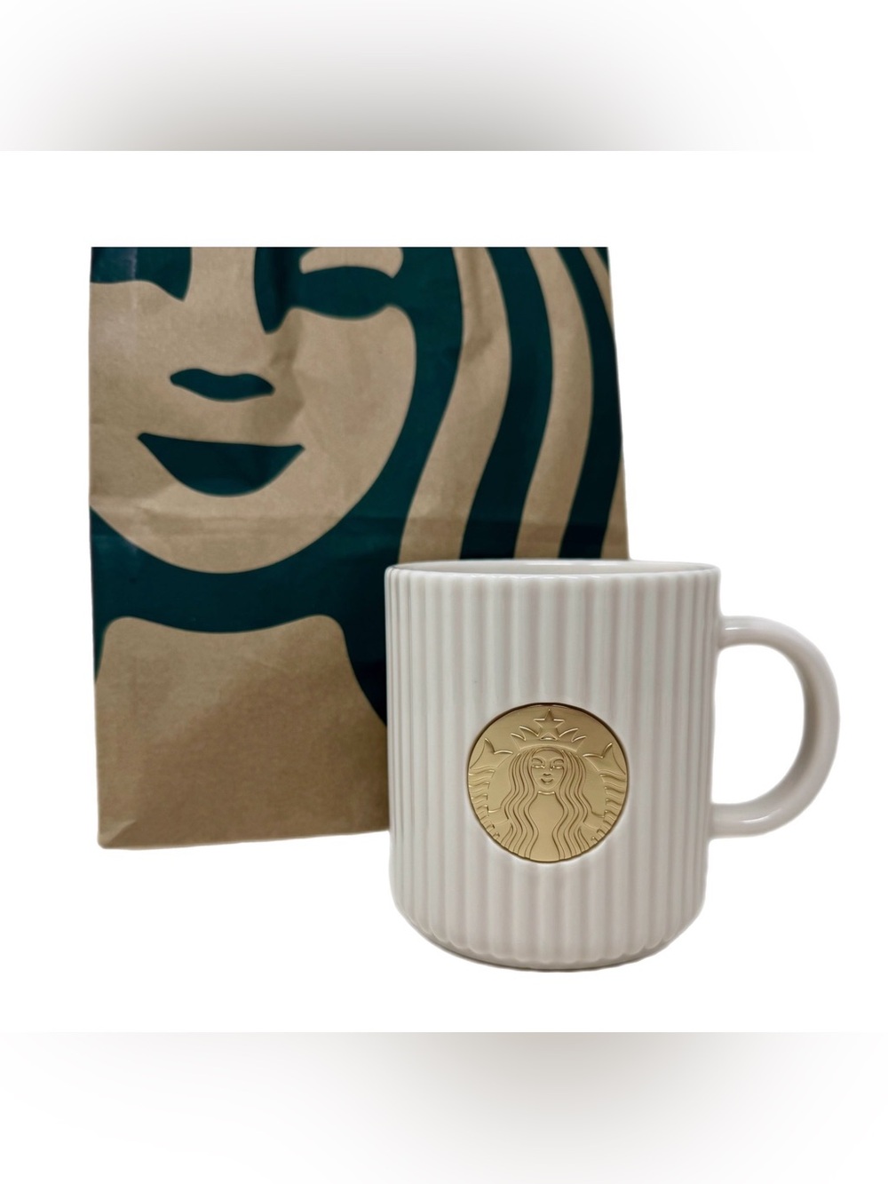 NEW STARBUCKS HOLIDAY PLEATED CERAMIC MUG